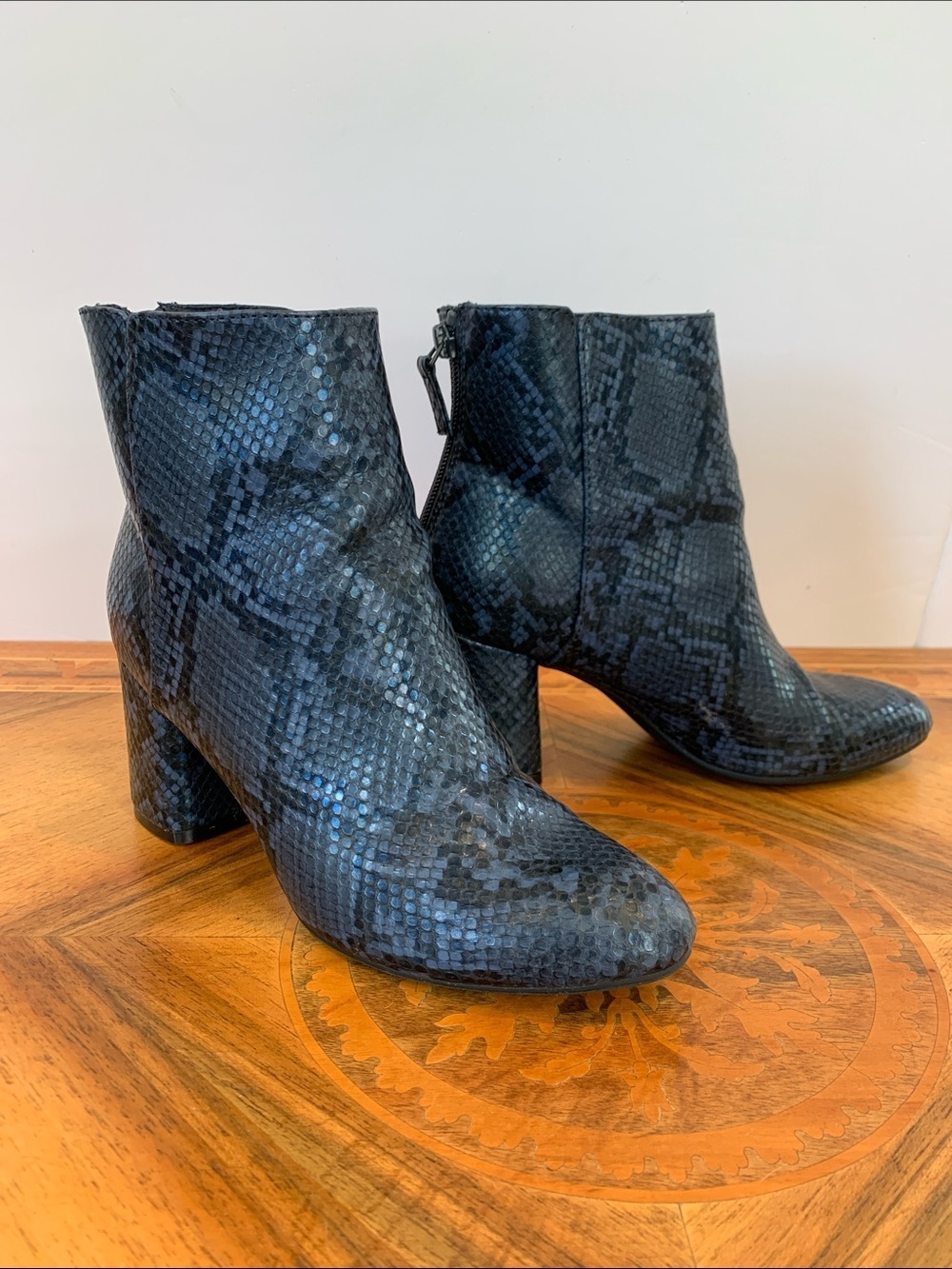 Old Navy Blue Faux Snakeskin Snake Print Ankle Boots Women’s Size 6 Back Zip